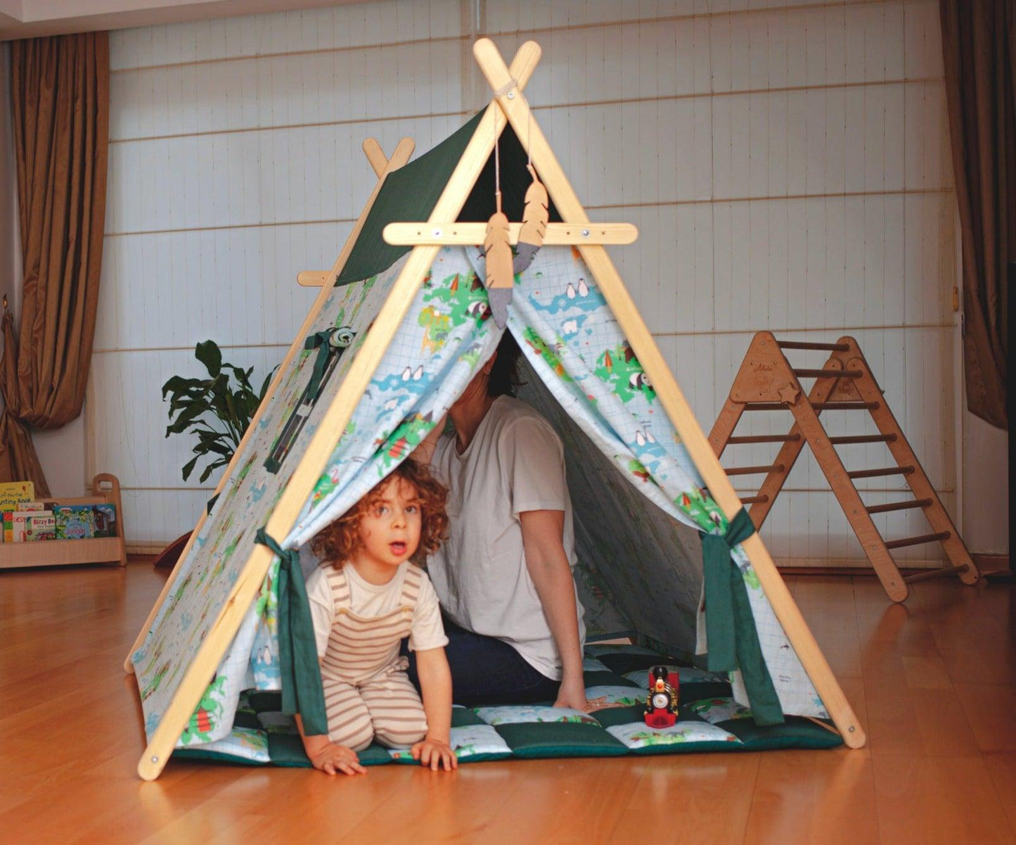 World Map Play Tent and Play Mat Furniture Red Oceanus   